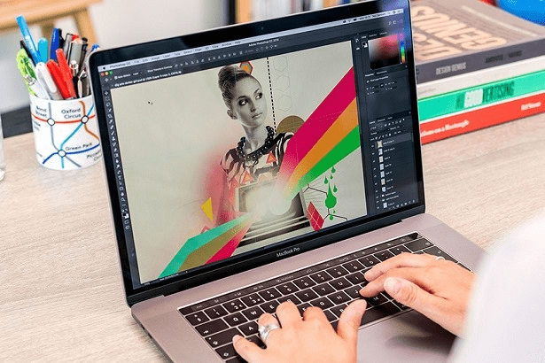 Học thiết kế đồ họa nên mua laptop hay iPad