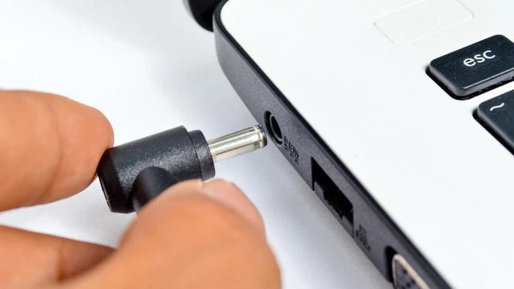Nguyên Nhân và Cách Xử Lý Khi Laptop Sạc Không Vào Pin